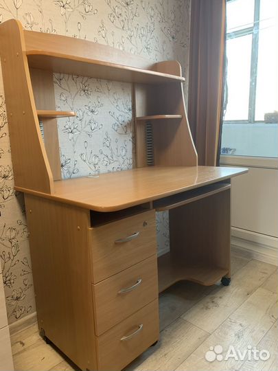 Компьютерный стол