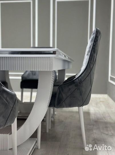 Комплект стол и стулья. Оплата при получении