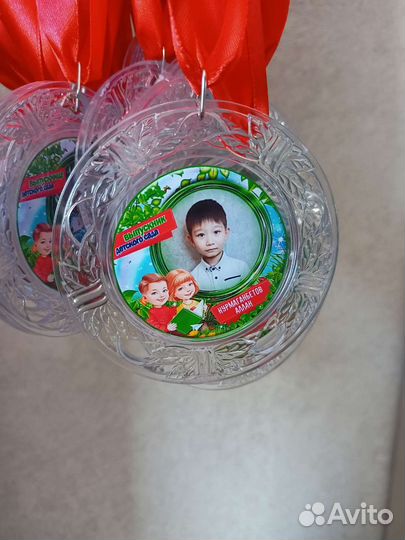 Медали для выпускников