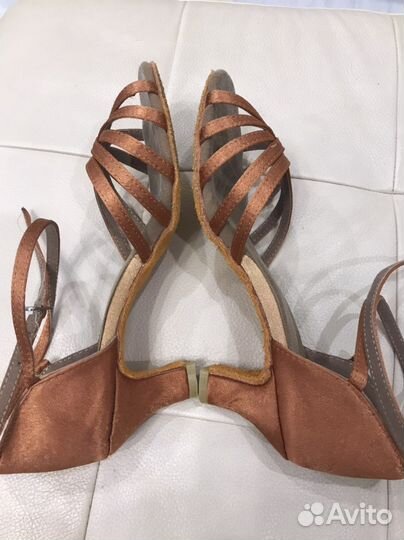 Вещи для занятий спортивными, бальными танцами