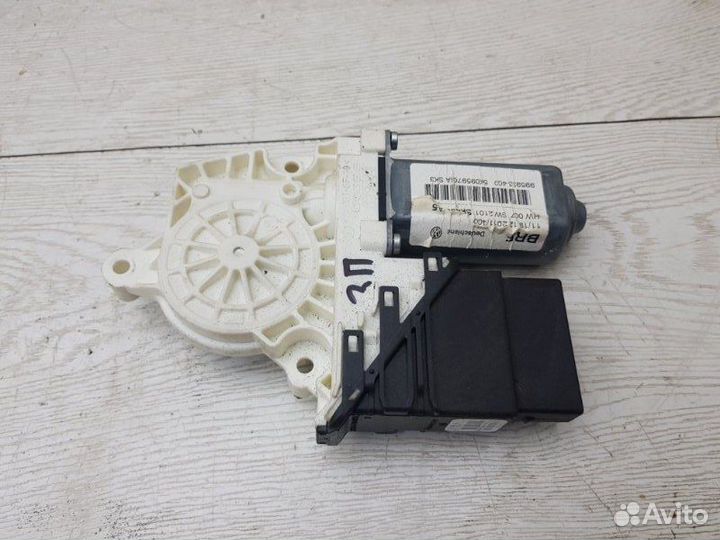 Моторчик стеклоподъемника задний правый Skoda