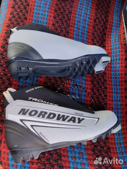 Лыжные ботинки