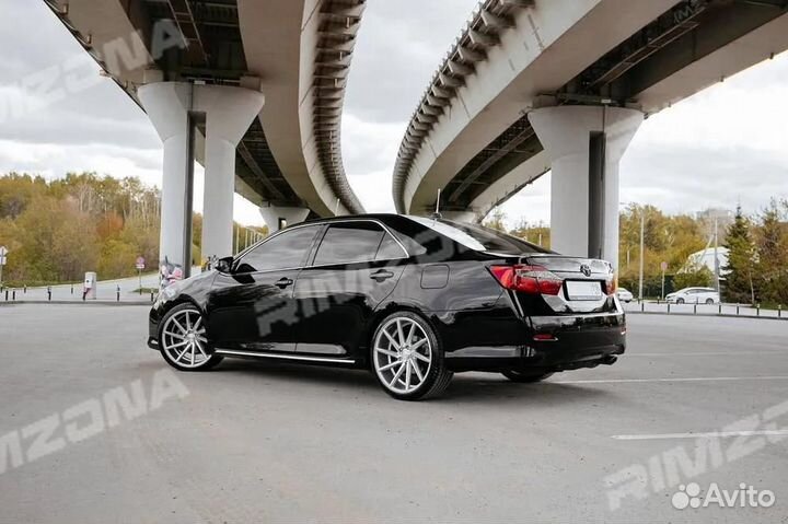 Литой диск в стиле vossen R18 5x114.3