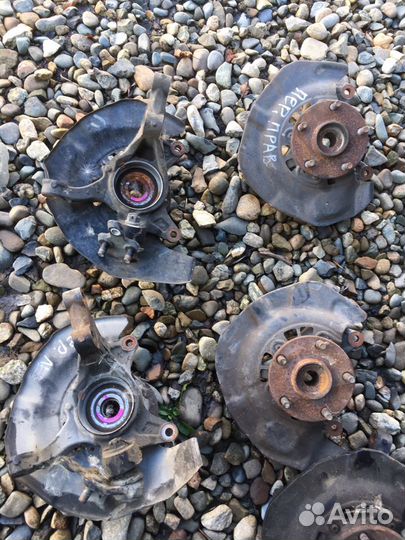 Toyota alphard 2002 2.4 кулак поворотный правый