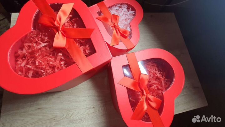 Коробка подарочная с окошком