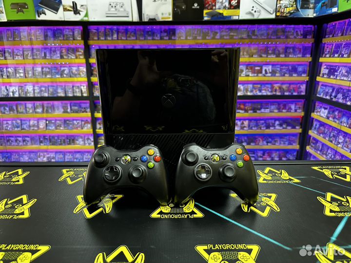 Xbox 360 E 250GB + 2 Геймпада