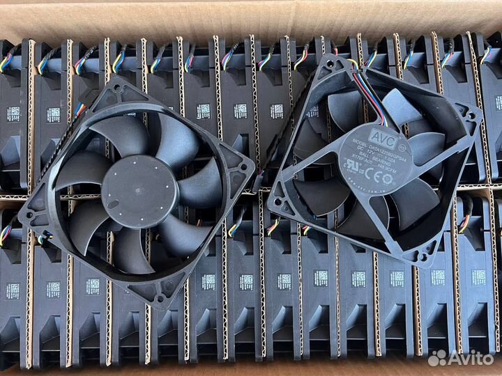 Кулер вентилятор 1.0A 4600 об.м много AVC 120мм
