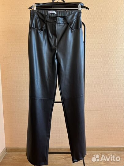 Брюки под кожу прямые на резинке