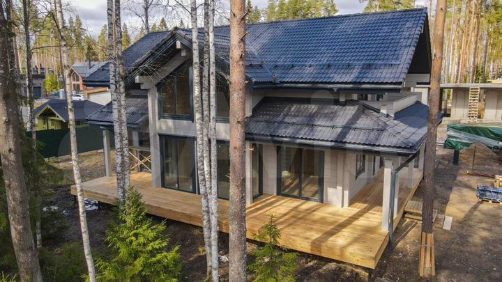 Коттедж 234 м² на участке 14 сот.