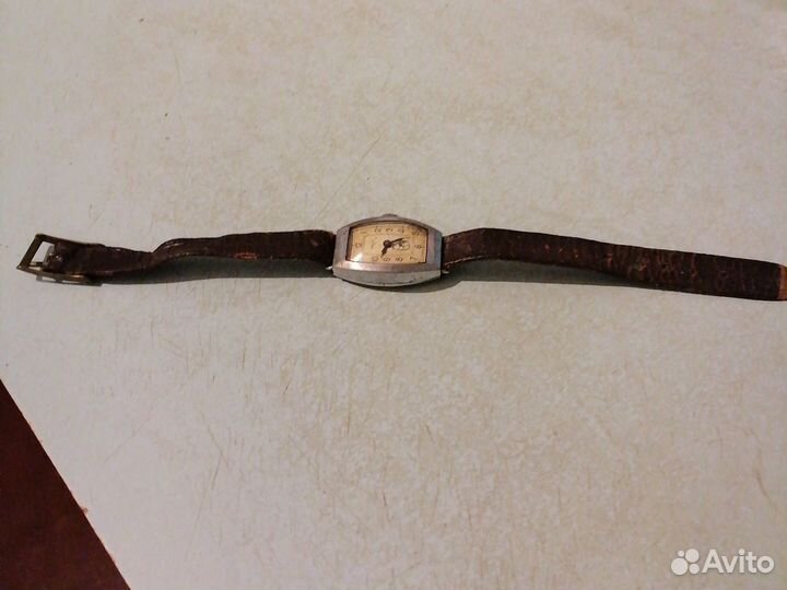 Часы женские наручные 50 -60 года