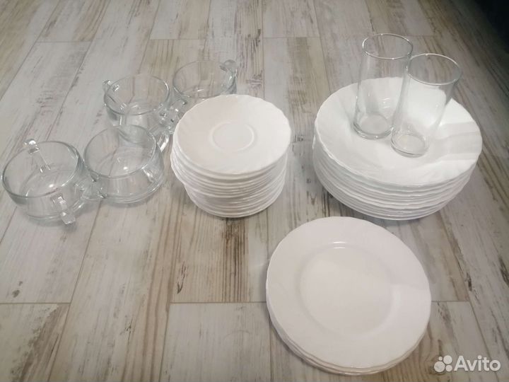 Тарелки, стаканы