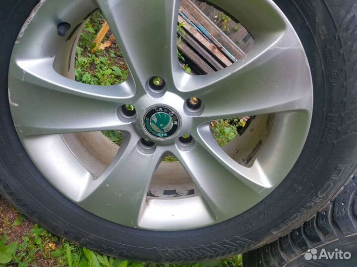 Продам зимнюю резину на оригинальных дисках Skoda