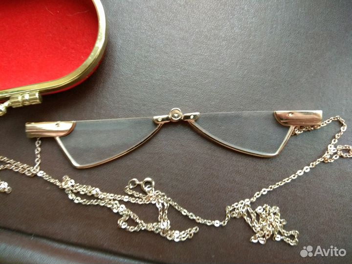 Ретро очки (кулон-бабочка на цепочке) в чехле