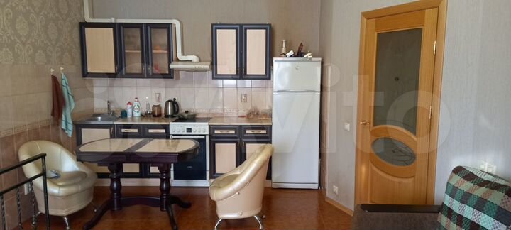 2-к. квартира, 81 м², 1/3 эт.