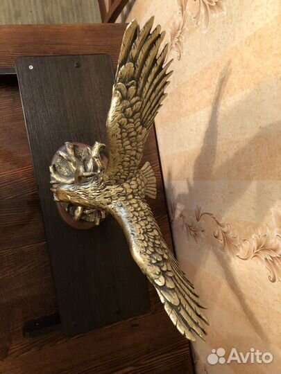 Орёл из мрамора, покрытый бронзой