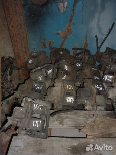 Суппорт передний правый Рено Логан