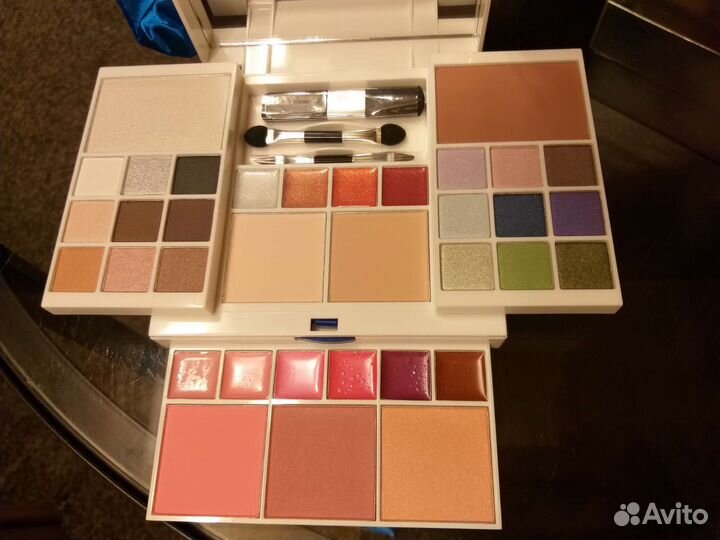 Палетка с зеркалом раскладная тени, помада, пудра