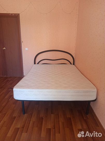 Металлическая кровать
