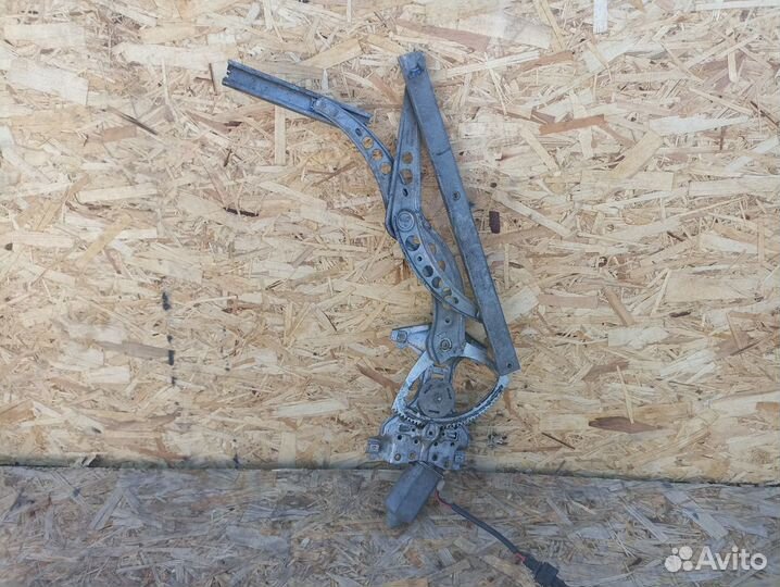 Стеклоподъемник передний правый Passat B3