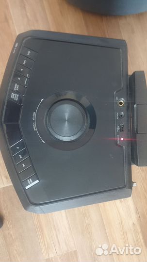 Музыкальная колонка LG