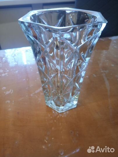 Хрустальная ваза