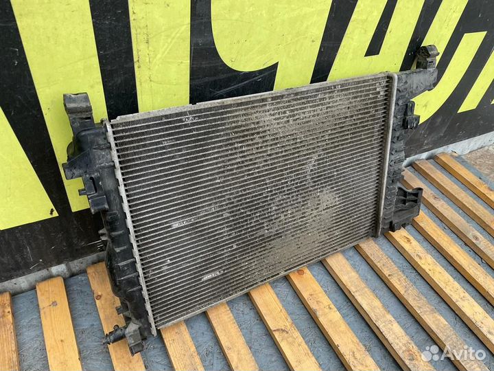 Радиатор охлаждения Шевроле Круз АКПП