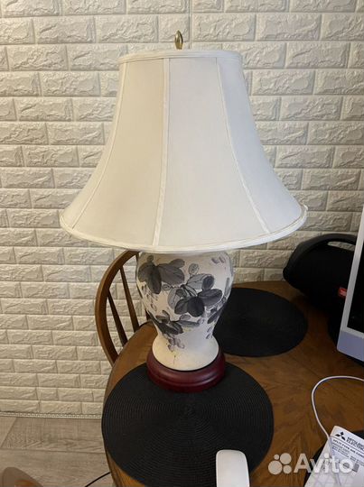 Лампа настольная