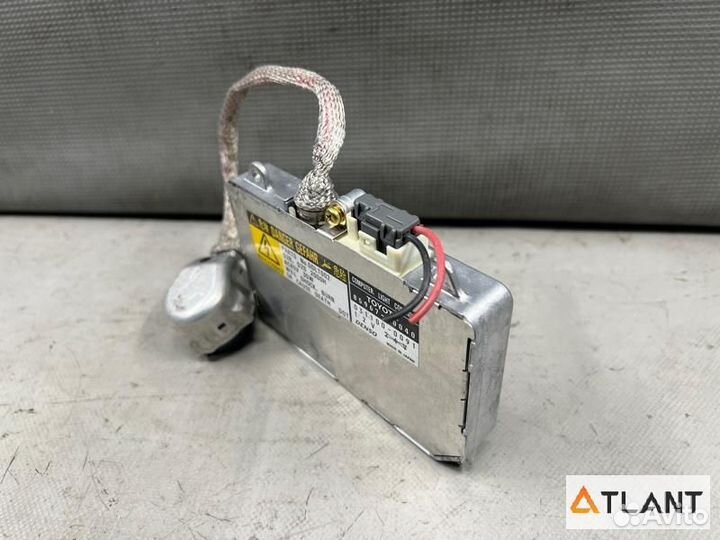 Блок ксенона toyota IST
