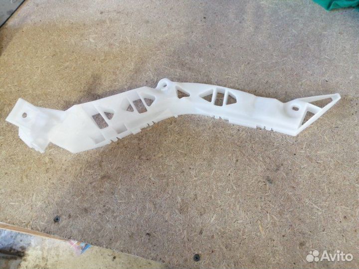 Направляющая заднего бампера правая Mazda 3 BK. BL