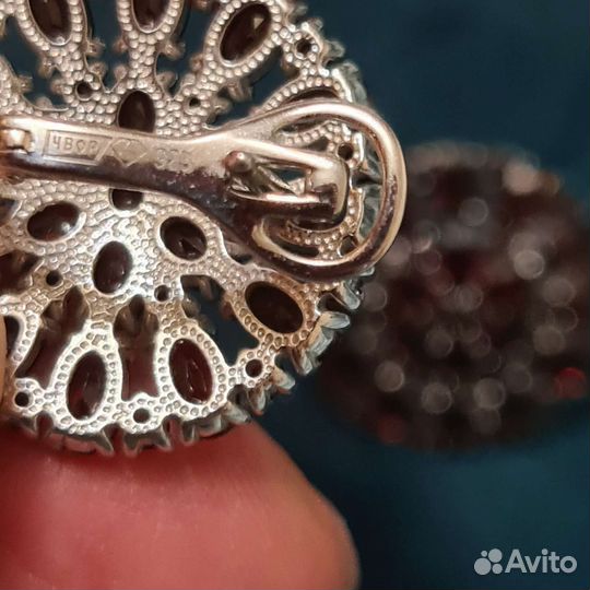 Серебряные серьги с натуральным гранатом