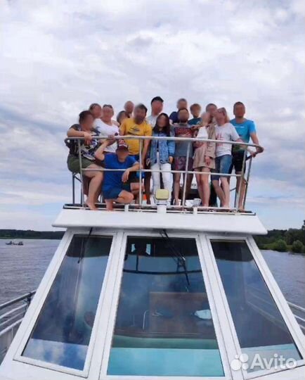 Аренда большой трёхпалубной моторной яхты