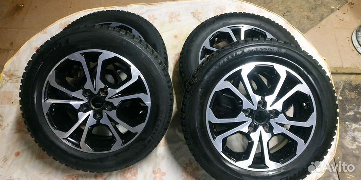 R17 Michelin X-Ice North 4 215/60, PCD 5x114.3 DIA 67.1