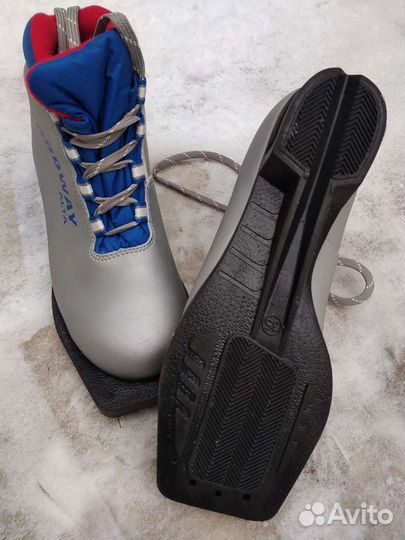 Ботинки.лыжные