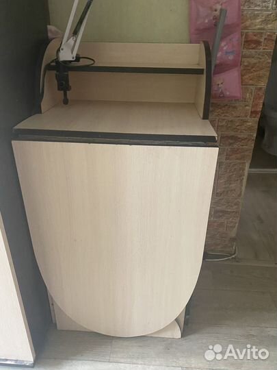 Маникюрный стол