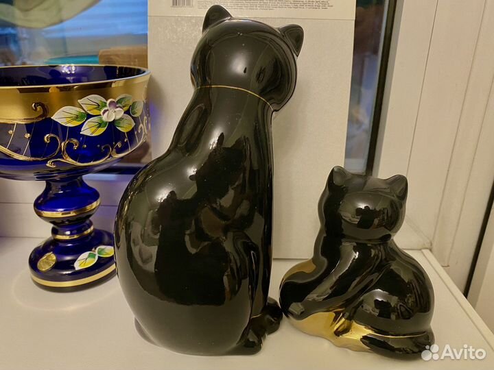 Статуэтки: Котики. Птичка. Лежащий жеребенок