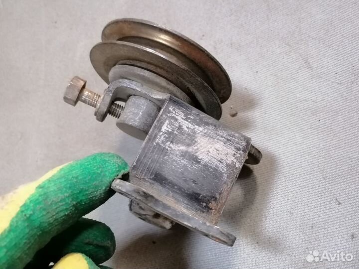 Ролик натяжителя ремня гур Toyota Lite Ace 3Y 1989