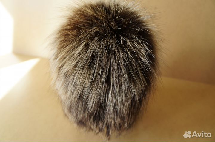 Женская шапка. Мех крашенный песец, на вязаной ос