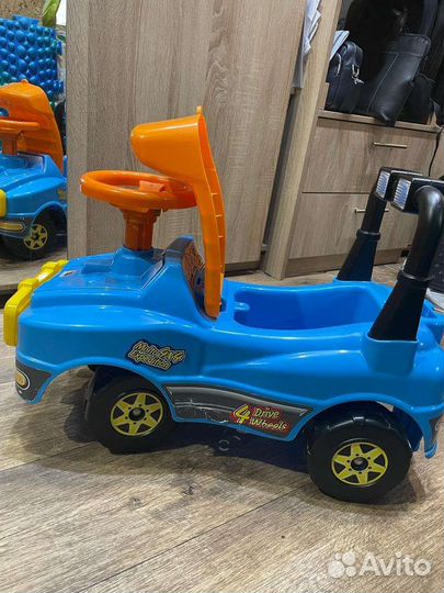 Детская машинка каталка molto