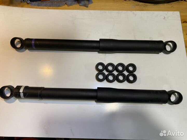 Амортизатор задний Toyota Hilux