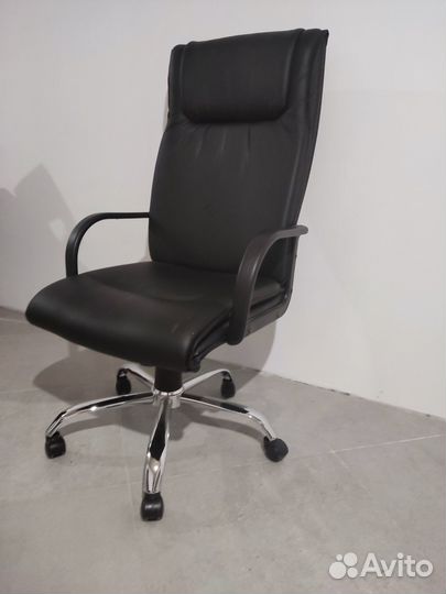 Офисное кресло руководителя бу