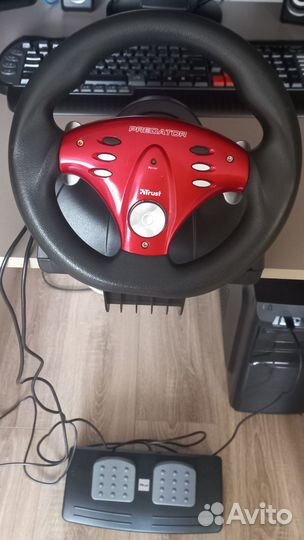 Игровой руль с педалями