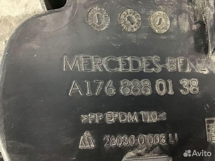 Кронштейн решетки радиатора Mercedes-Benz A W176