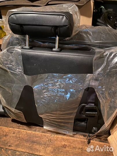 Третий ряд сидений Toyota Land Cruiser 200