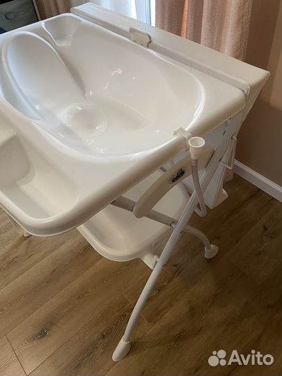 Пеленальный столик с ванночкой
