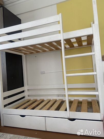 Кровать двухьярусная
