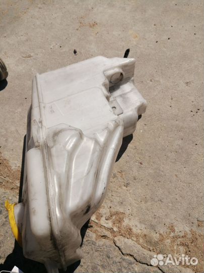 Бачок омывателя Mazda 6 1