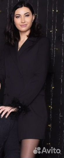 Платье пиджак с перьями