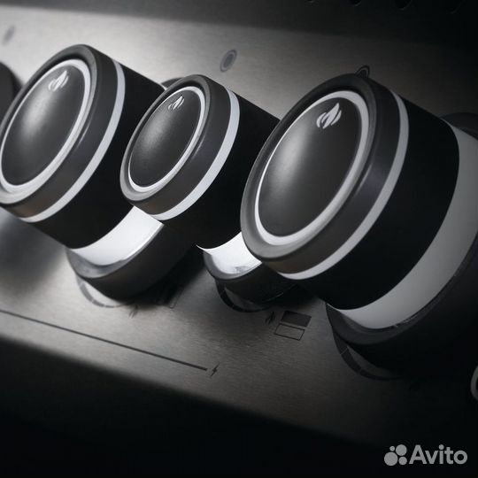 Газовый гриль Napoleon Rogue 625 SE. Стальной