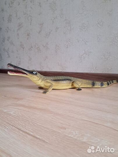 Крокодил игрушка