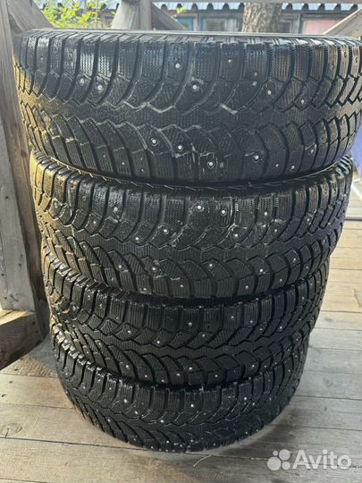 Bridgestone Blizzak Spike-01 205/70 R15 96T